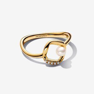 Women's Organically Shaped Pavé Circle & Treated Freshwater Cultured Pearl Ring